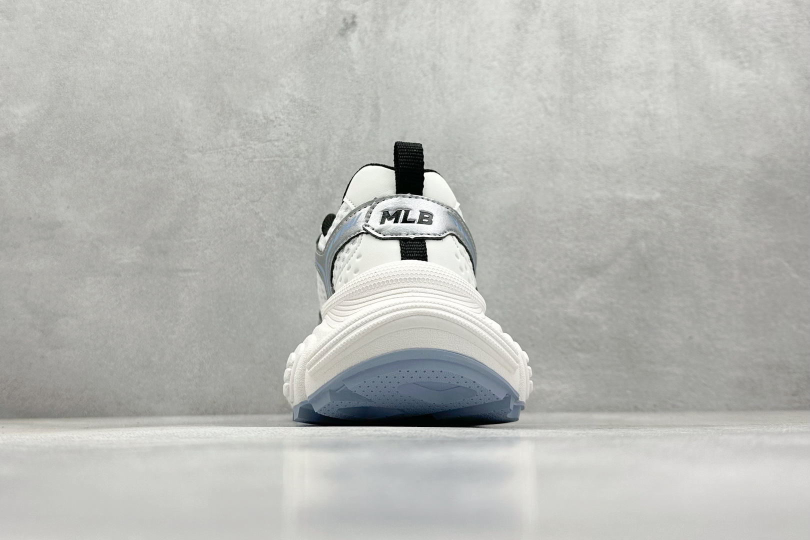  终端放店
NY版 MLB Chunky Runner Basic 老爹鞋系列低帮轻量增高厚底百搭休闲运
