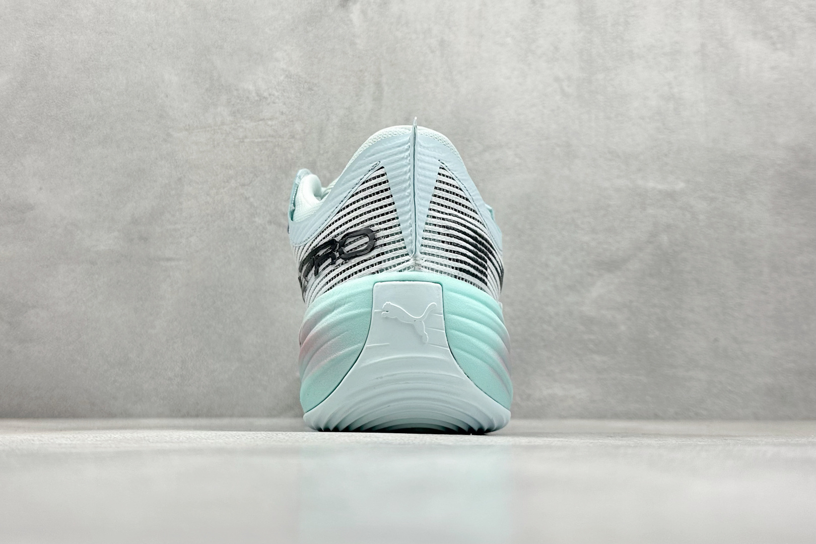 终端放店
GJR版 PUMA All-Pro Nitro 彪马舒适耐磨低帮实战篮球鞋
鞋身材质运用轻