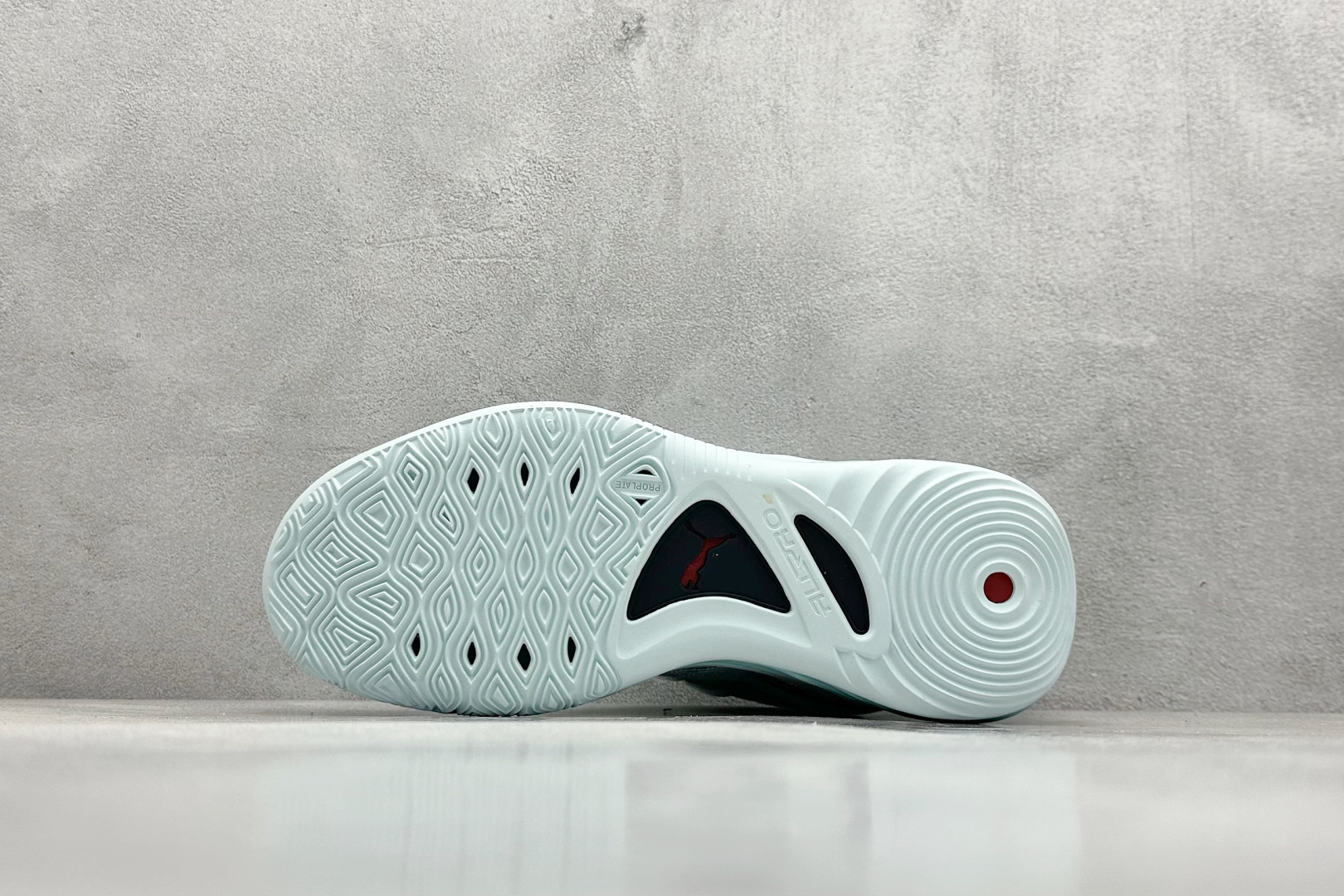 终端放店
GJR版 PUMA All-Pro Nitro 彪马舒适耐磨低帮实战篮球鞋
鞋身材质运用轻