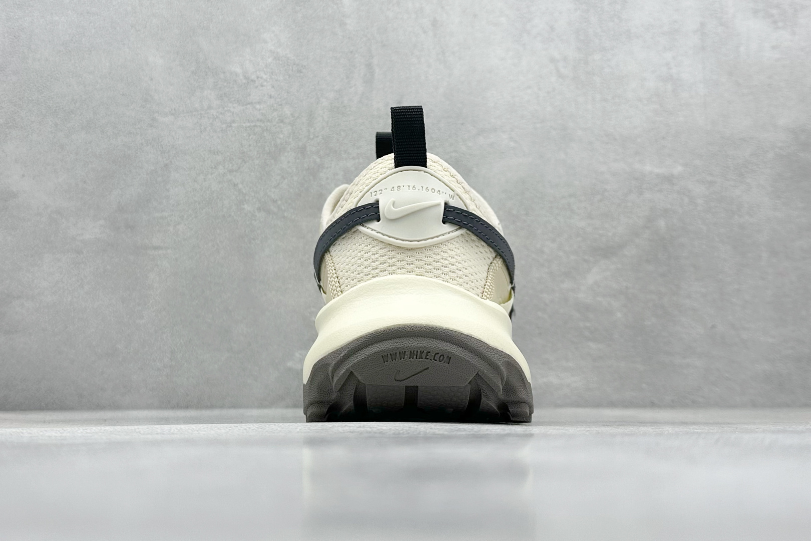  终端放店
RA版 W NIKE TC 7900 新款老爹鞋
注入非凡时尚气息 塑就高雅外观
耐穿合成材