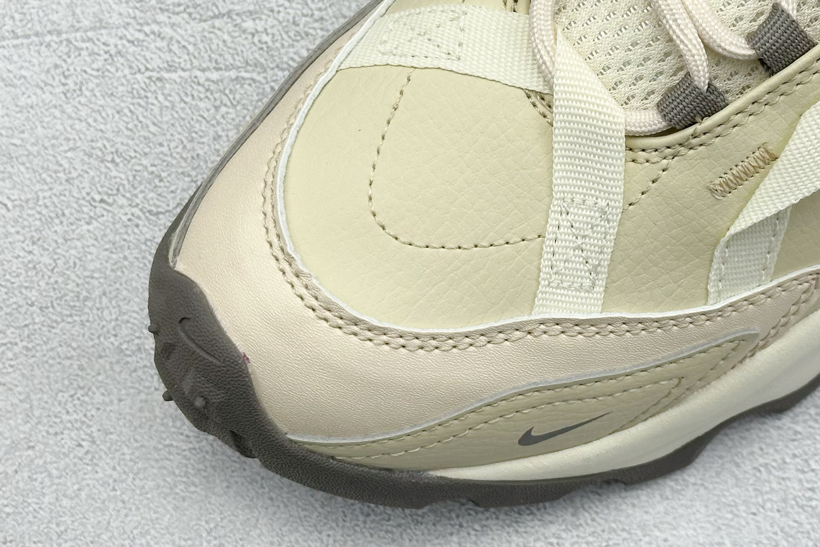  终端放店
RA版 W NIKE TC 7900 新款老爹鞋
注入非凡时尚气息 塑就高雅外观
耐穿合成材