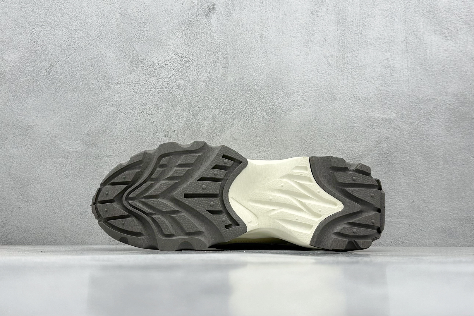  终端放店
RA版 W NIKE TC 7900 新款老爹鞋
注入非凡时尚气息 塑就高雅外观
耐穿合成材