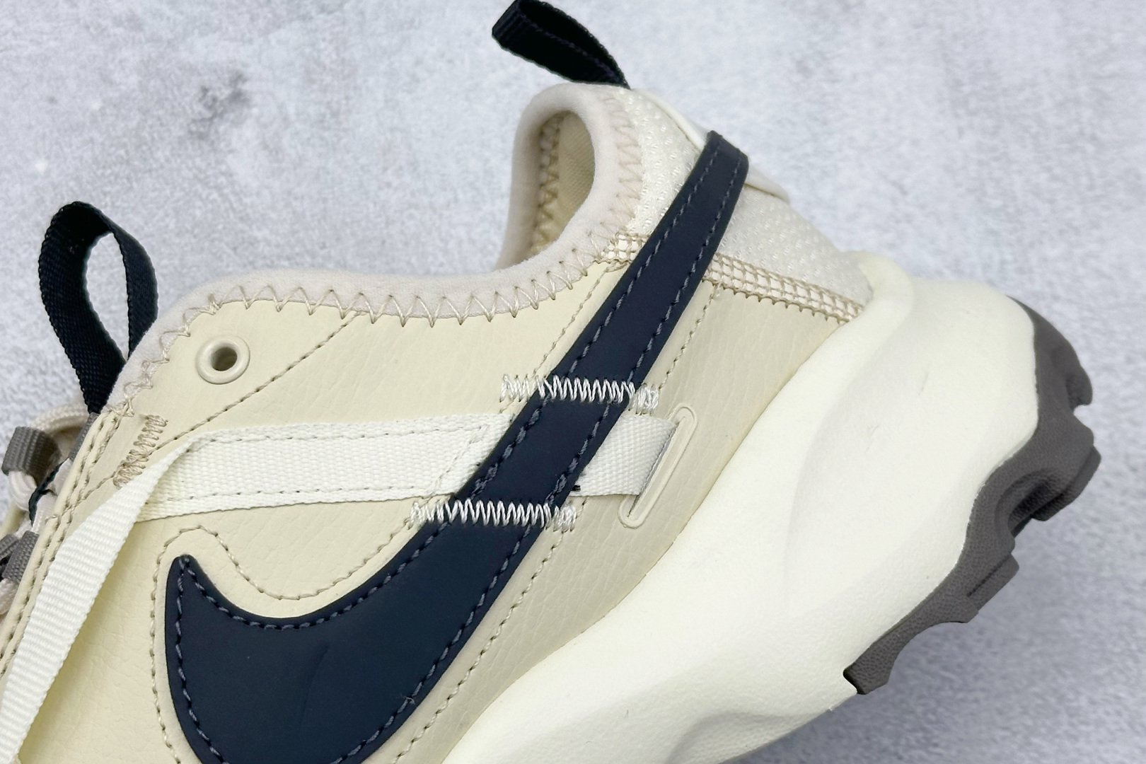  终端放店
RA版 W NIKE TC 7900 新款老爹鞋
注入非凡时尚气息 塑就高雅外观
耐穿合成材