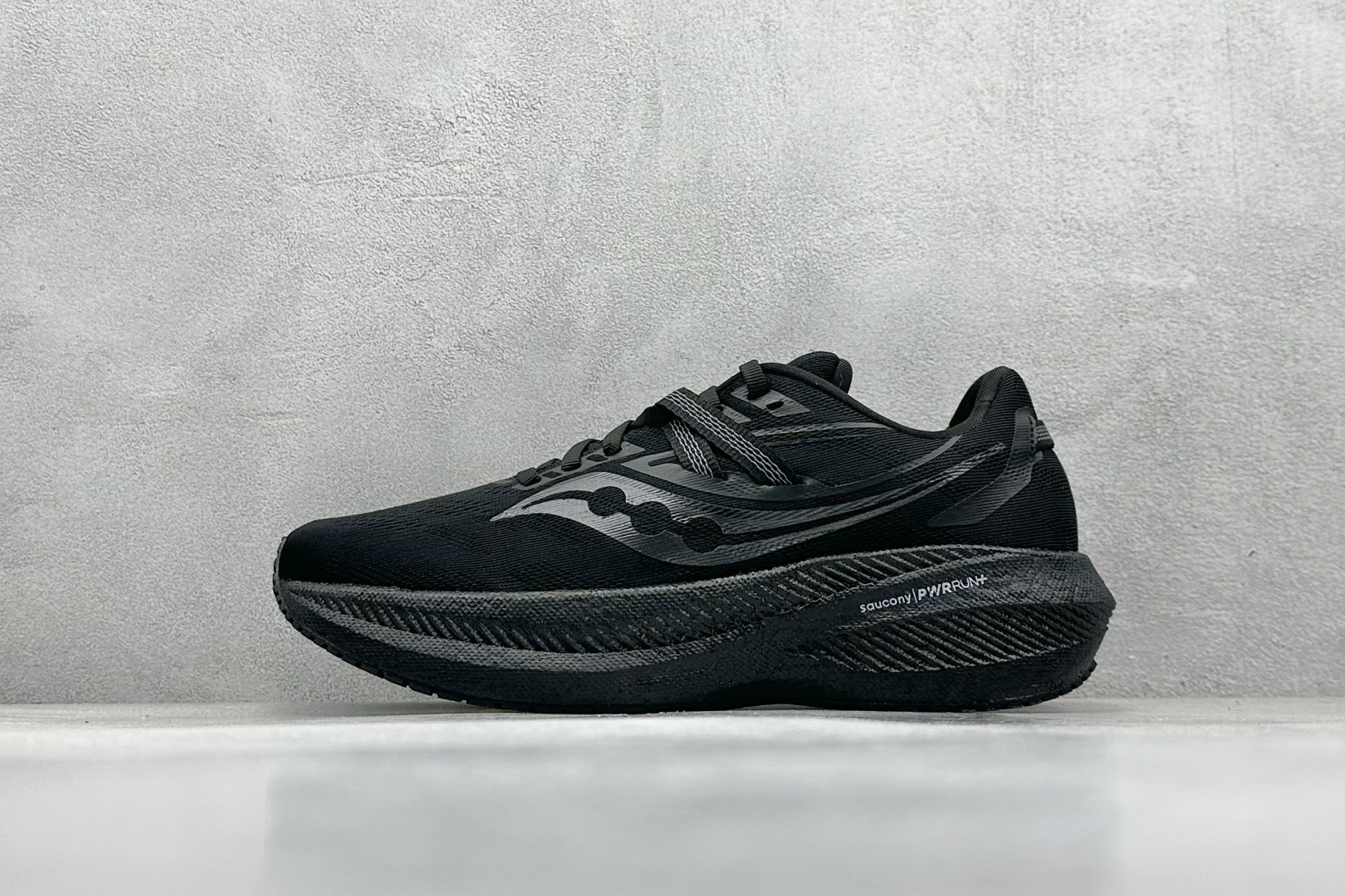  终端放店
XD版 Saucony Triumph 20 索康尼胜利20代旗舰级缓震型跑鞋 性能相比前几