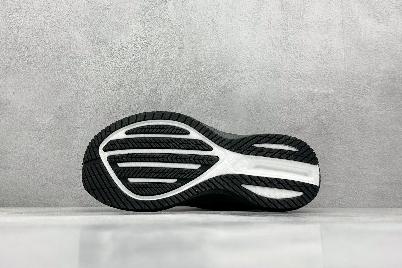  终端放店
XD版 Saucony Triumph 20 索康尼胜利20代旗舰级缓震型跑鞋 性能相比前几