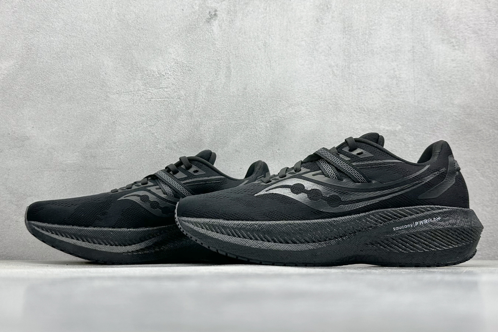  终端放店
XD版 Saucony Triumph 20 索康尼胜利20代旗舰级缓震型跑鞋 性能相比前几