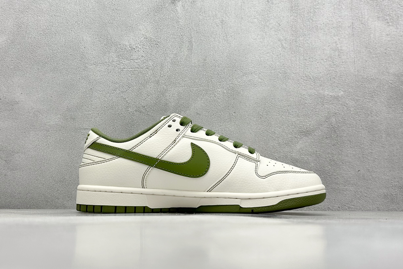  终端放店
XC版 Nike SB Dunk Low“Supreme联名——军绿双勾”  周年高端定制 