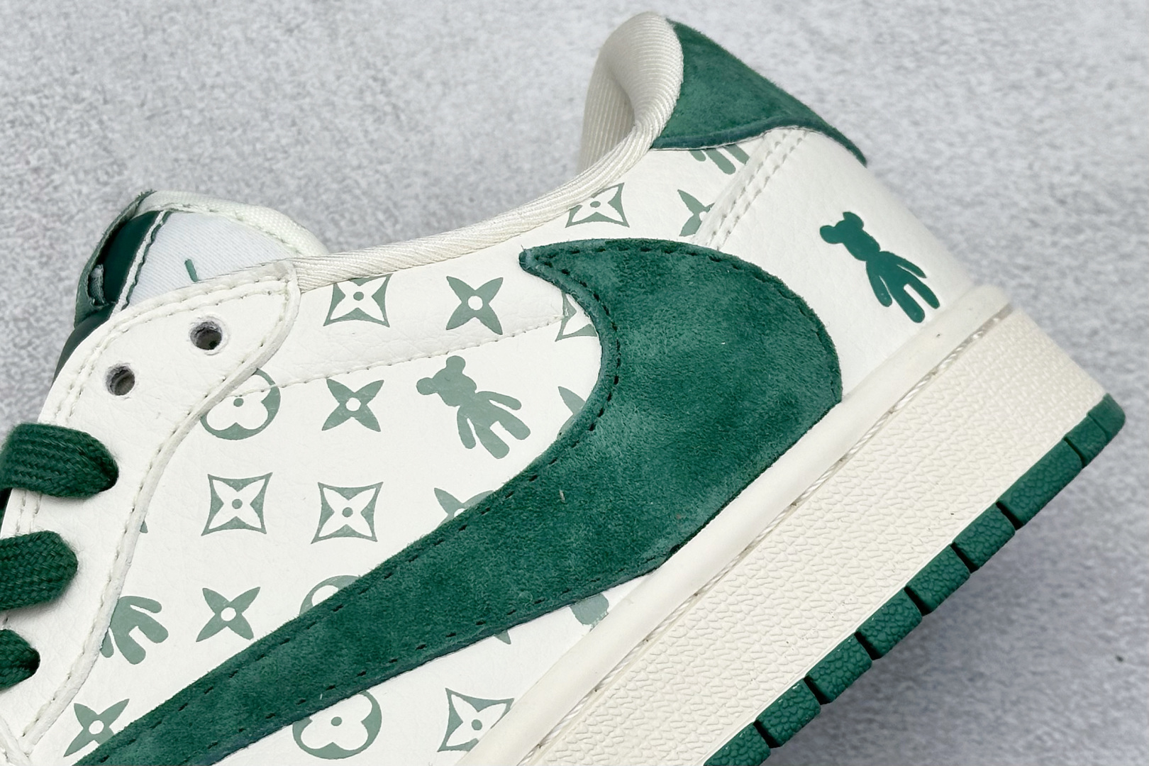 终端放店
XC版 Travis Scott x Fragment Design x Jordan Ai