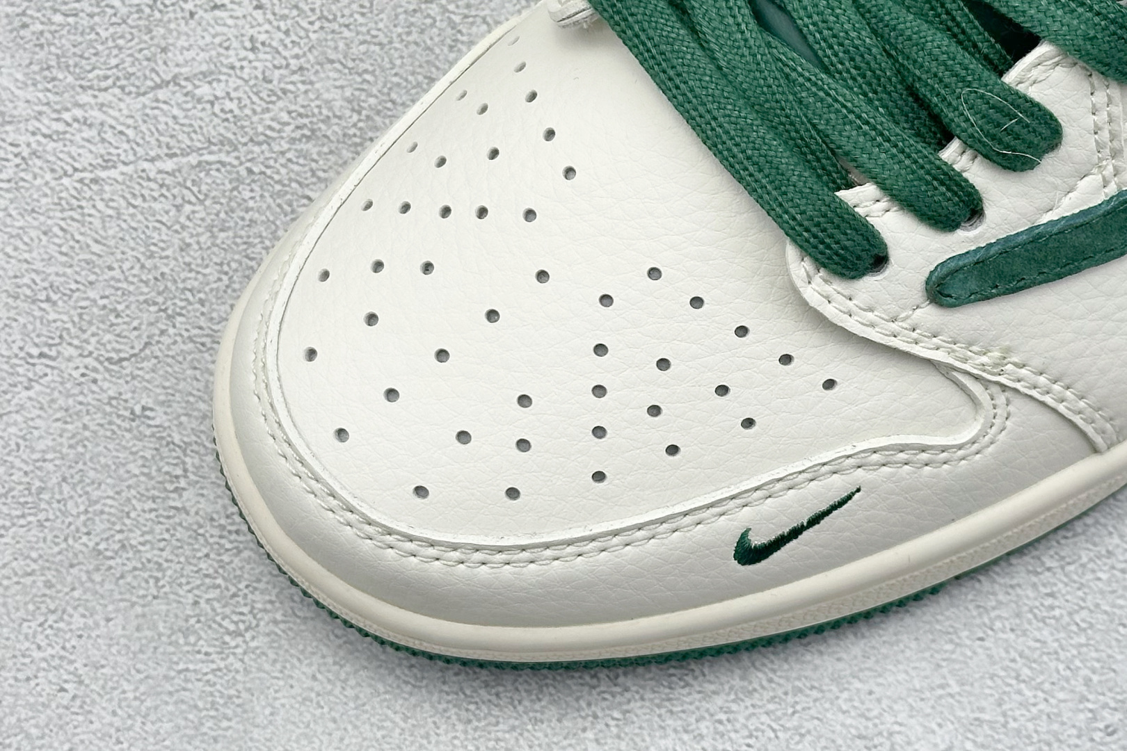 终端放店
XC版 Travis Scott x Fragment Design x Jordan Ai