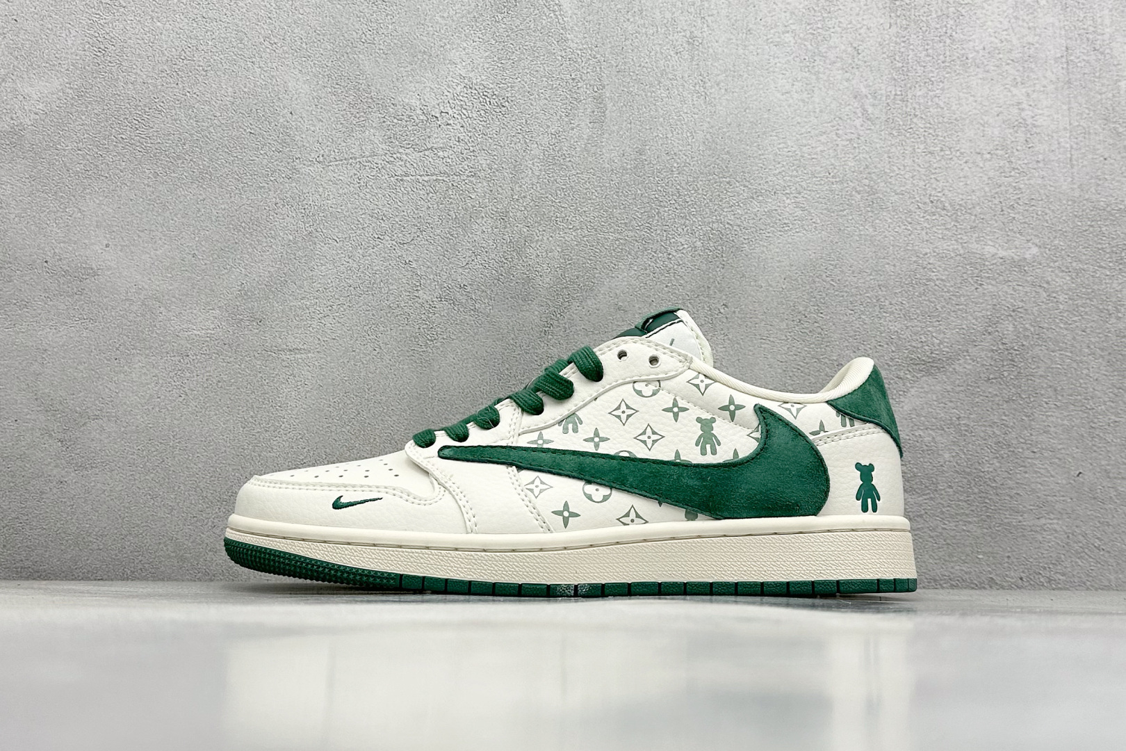 终端放店
XC版 Travis Scott x Fragment Design x Jordan Ai