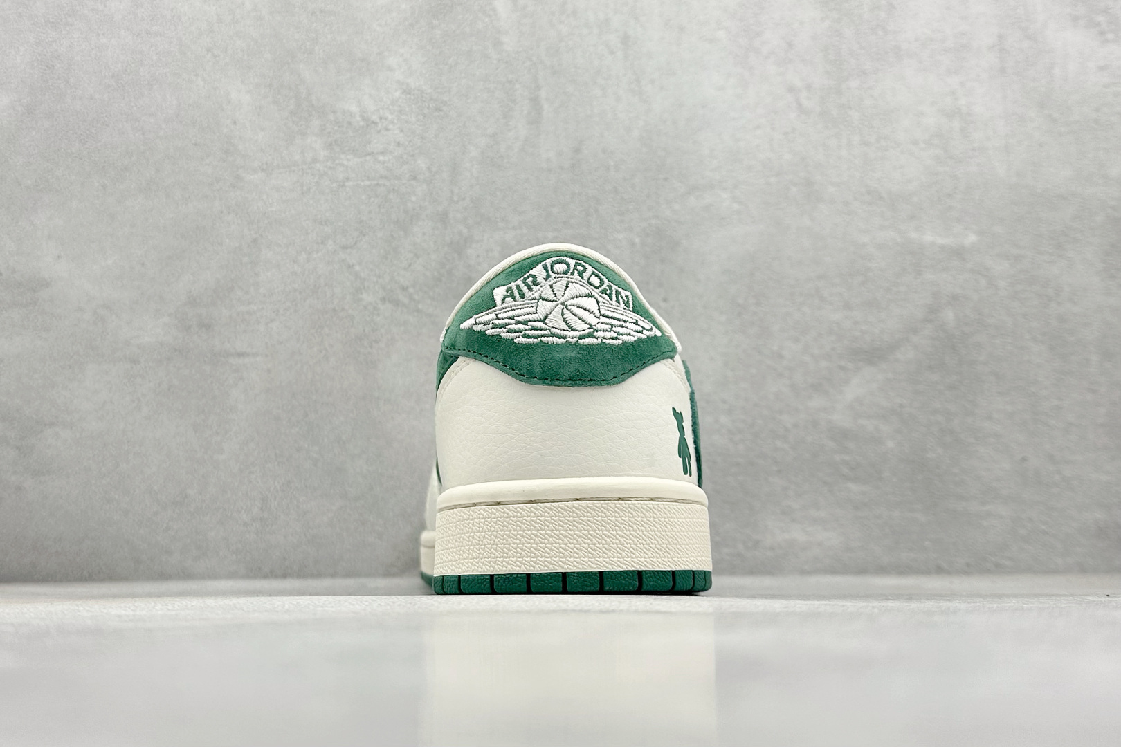 终端放店
XC版 Travis Scott x Fragment Design x Jordan Ai
