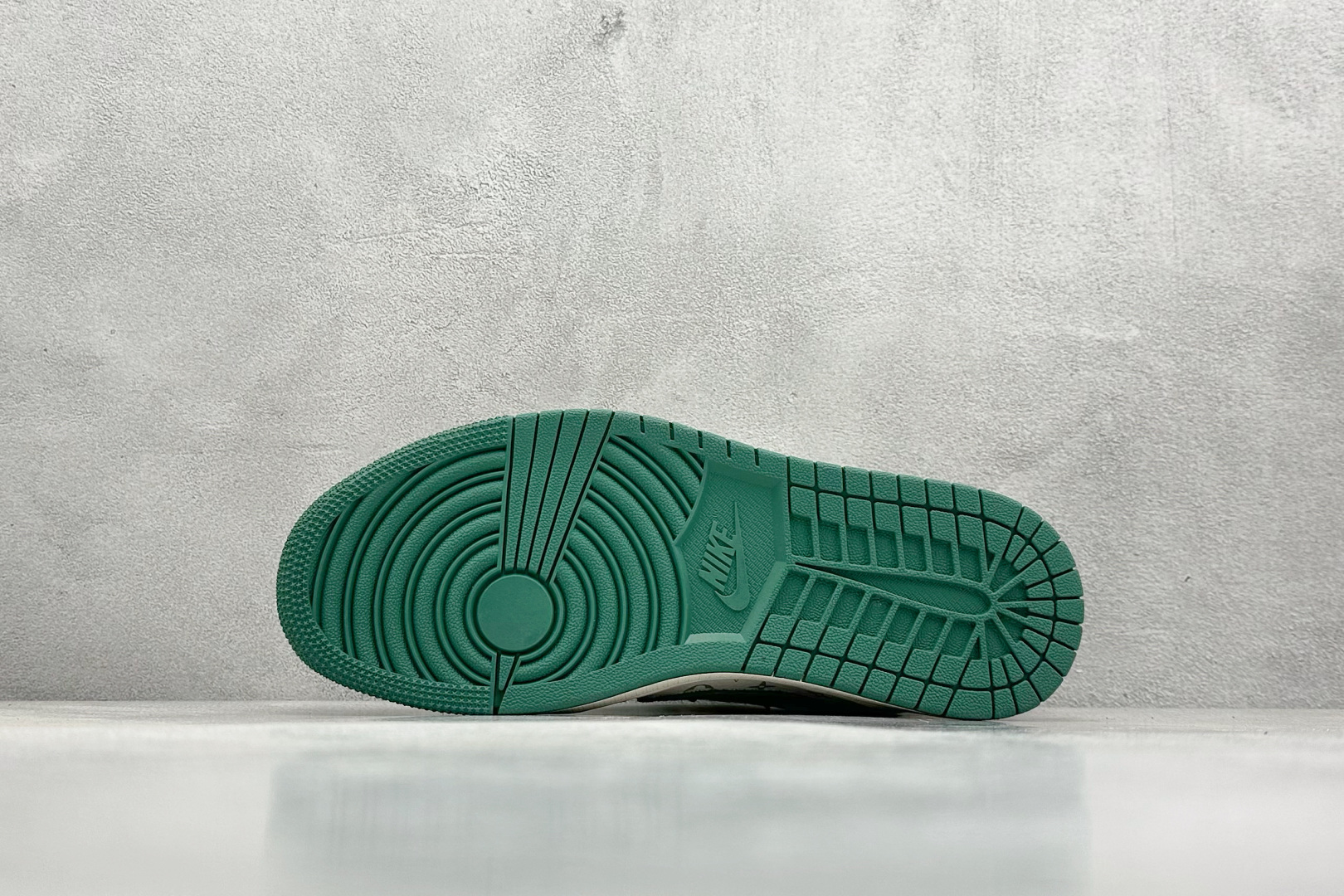 终端放店
XC版 Travis Scott x Fragment Design x Jordan Ai