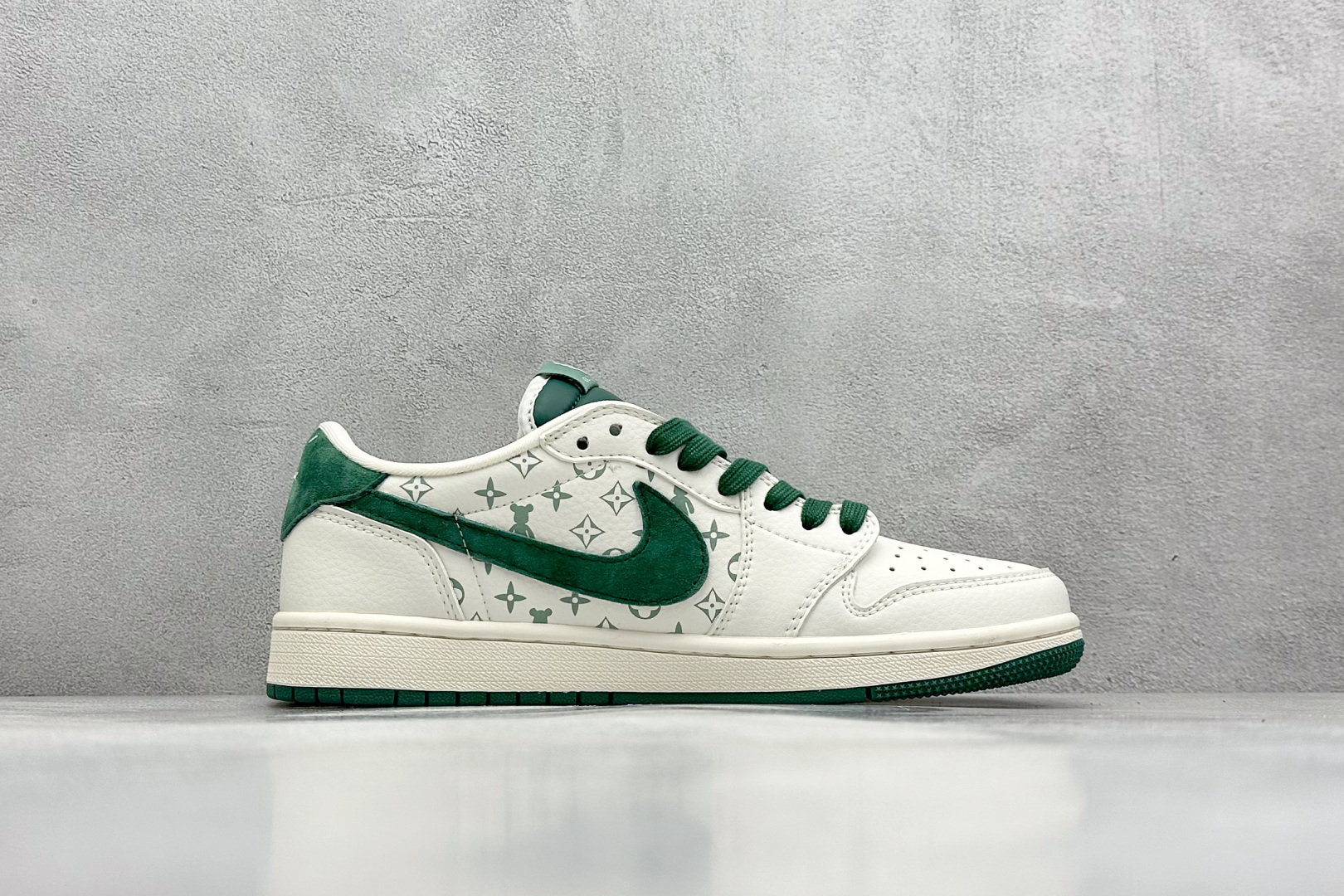 终端放店
XC版 Travis Scott x Fragment Design x Jordan Ai