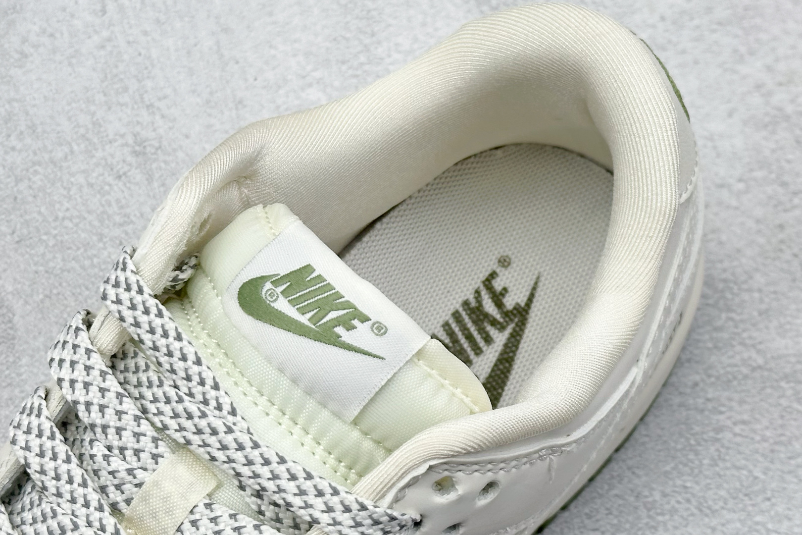  终端放店
XC版 Nk SB Dunk Low Supreme联名-经典米绿 周年高端定制 低帮休闲板