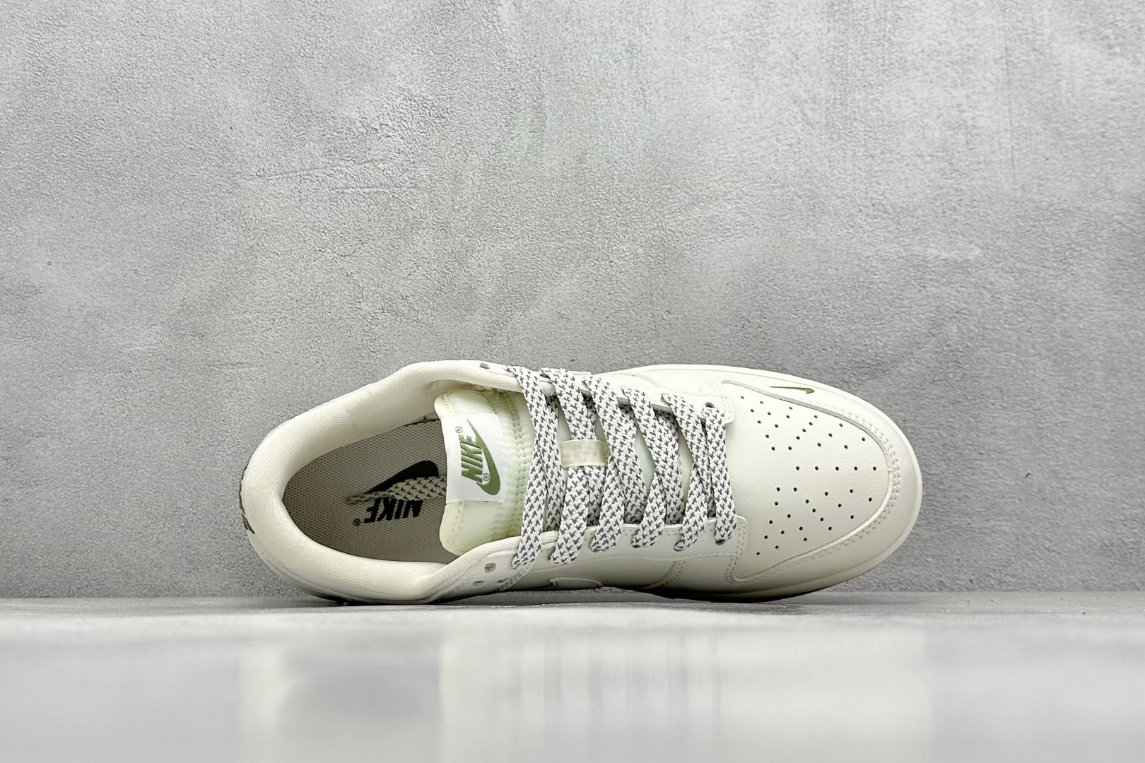  终端放店
XC版 Nk SB Dunk Low Supreme联名-经典米绿 周年高端定制 低帮休闲板