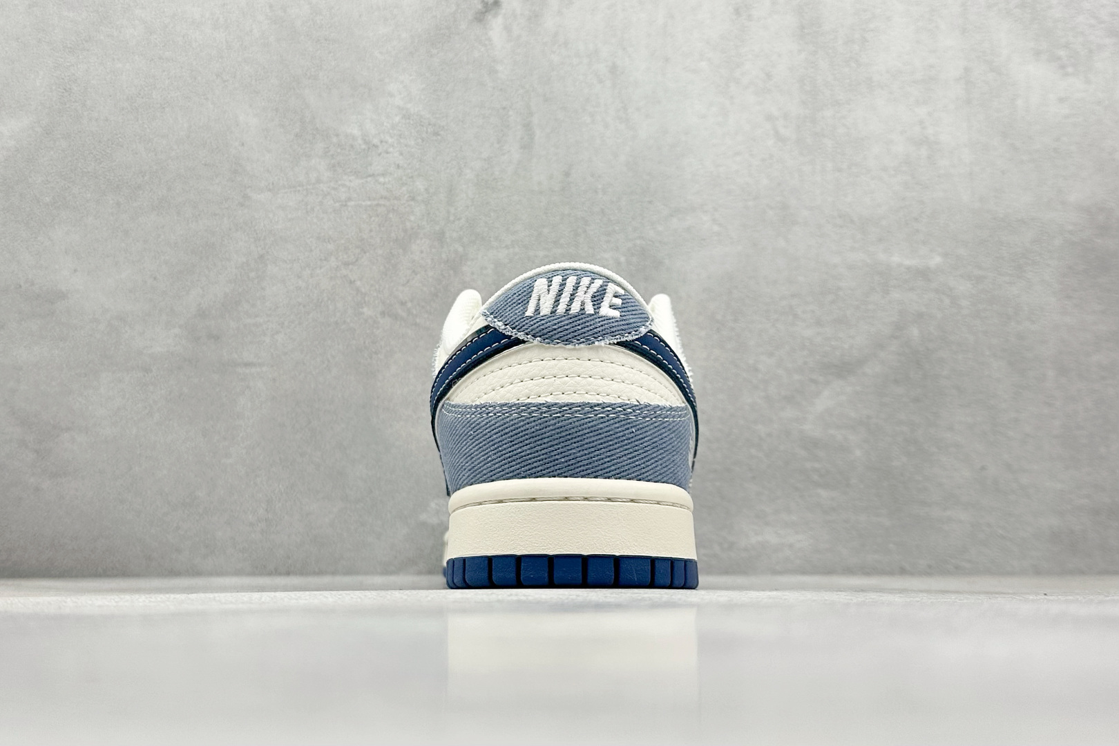  终端放店
XC版 Nike SB Dunk Low 斯图西联名 水蓝牛仔 周年高端定制 低帮休闲板鞋
