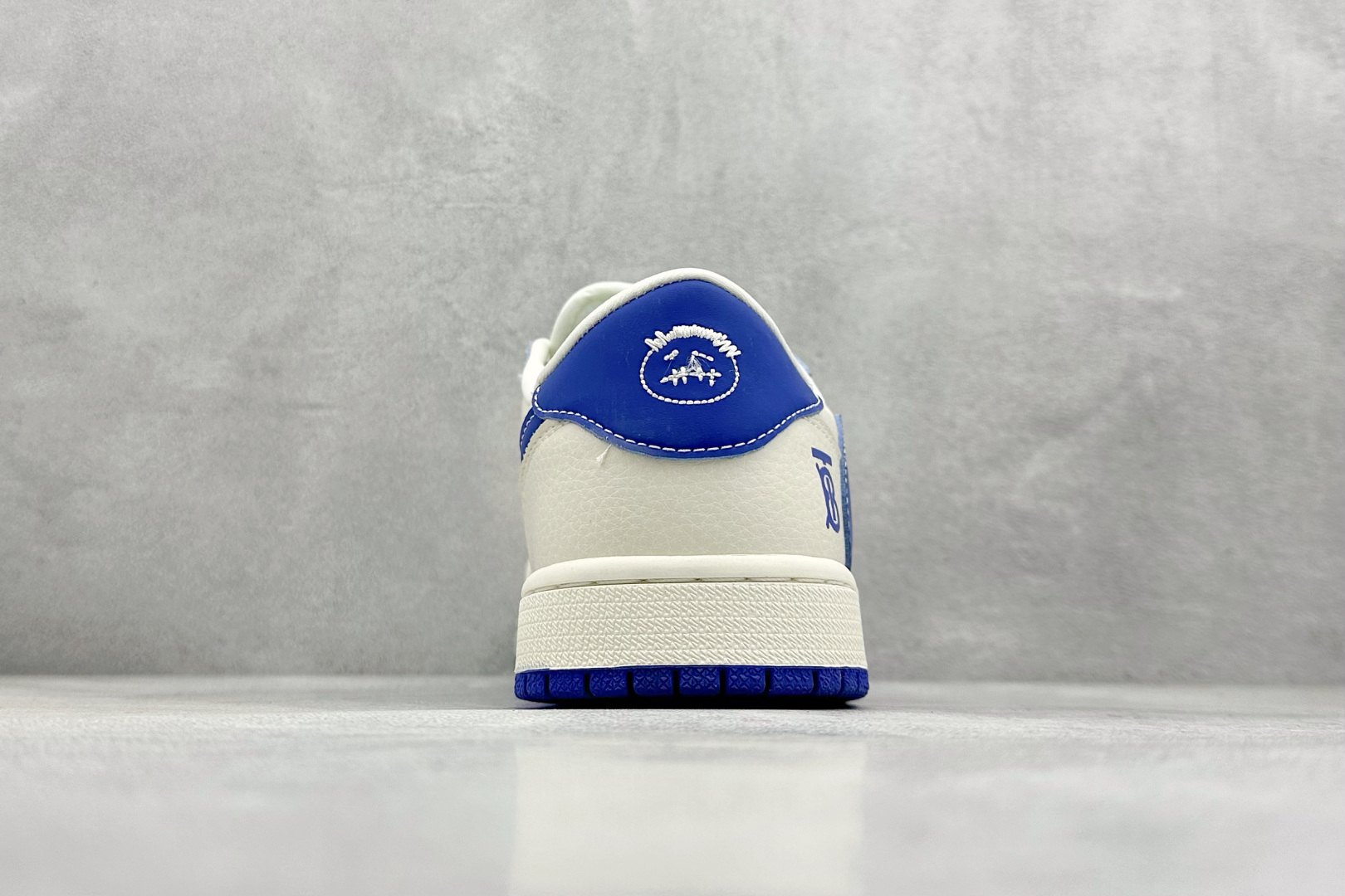  终端放店
XC版 Travis Scott x Fragment Design x Air Jorda