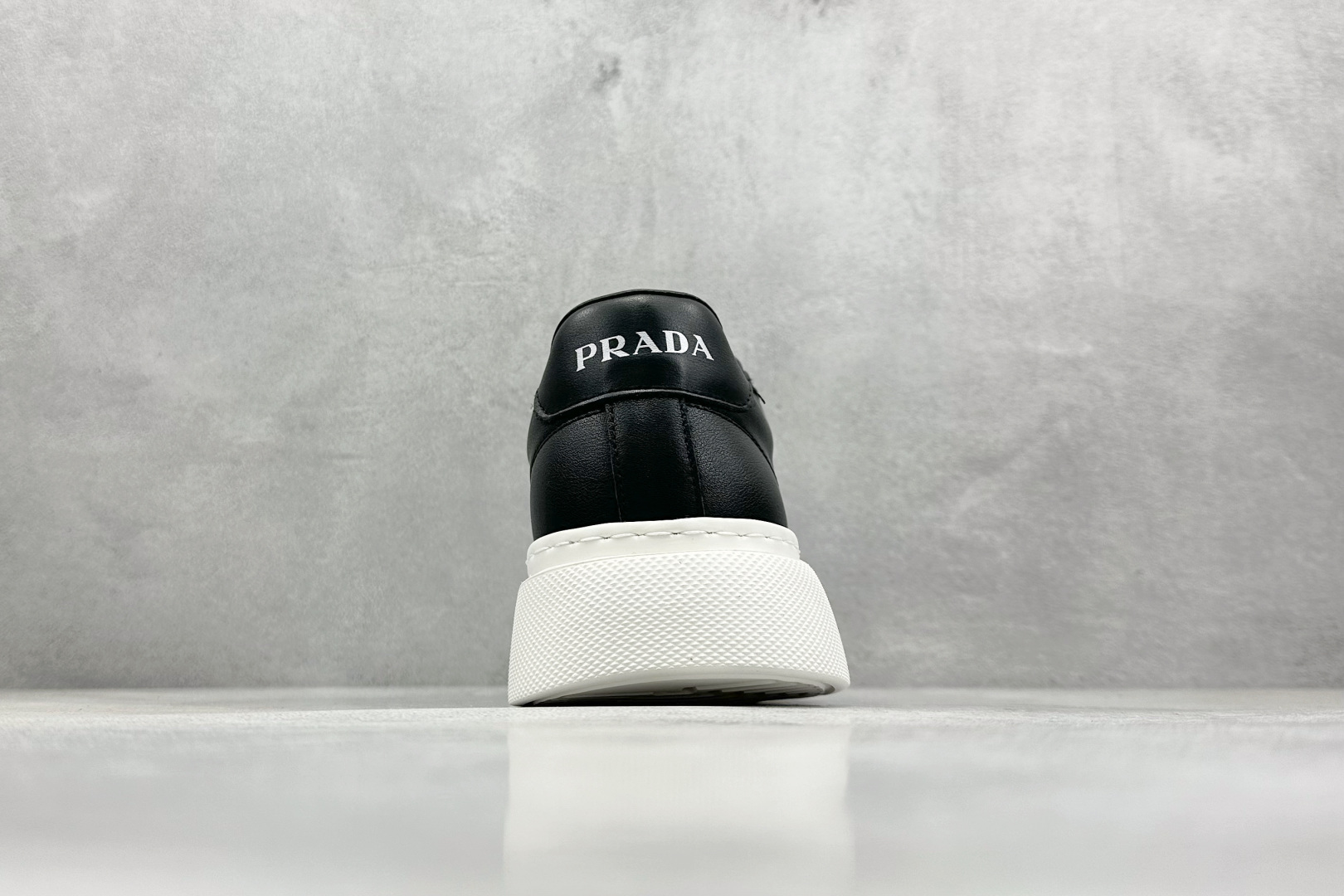 420 PRADA 普拉达 厚底徽标 低帮休闲运动鞋