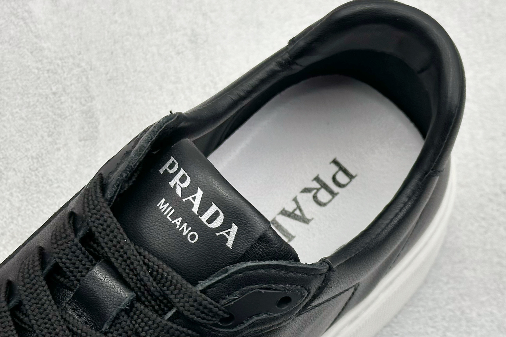 420 PRADA 普拉达 厚底徽标 低帮休闲运动鞋