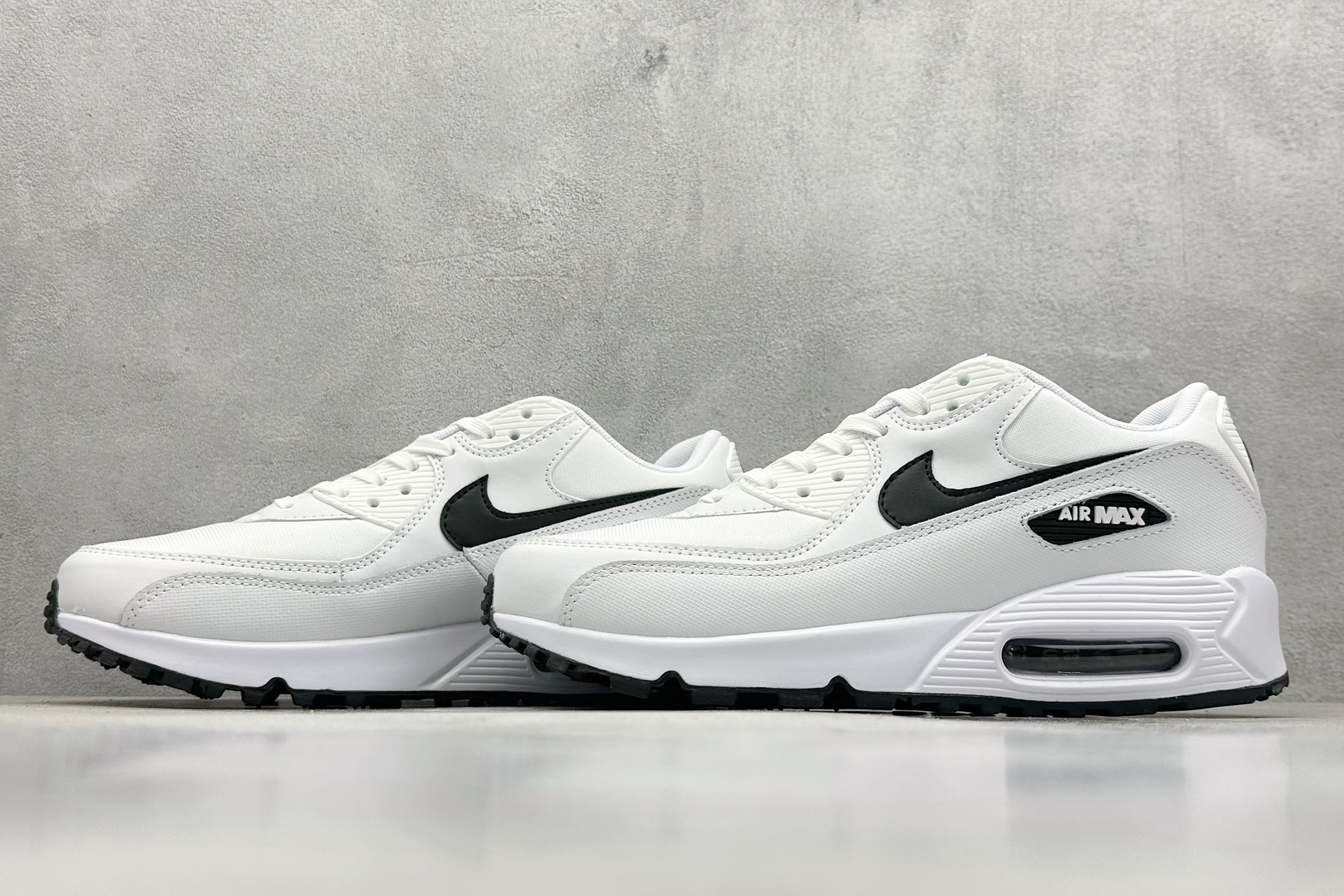  
Nike Air Max 90 Essential 复古气垫跑步鞋 

货号：-131
尺码：36 