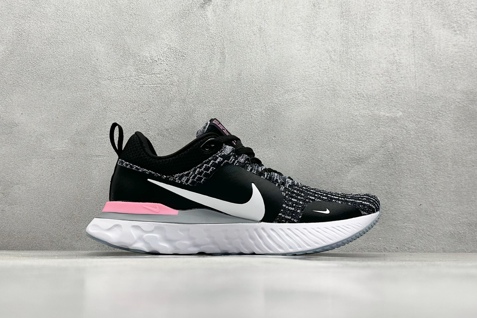  
Nike React Infinity Run Fk 3 采用 React泡绵的鞋款更多了增量泡绵的