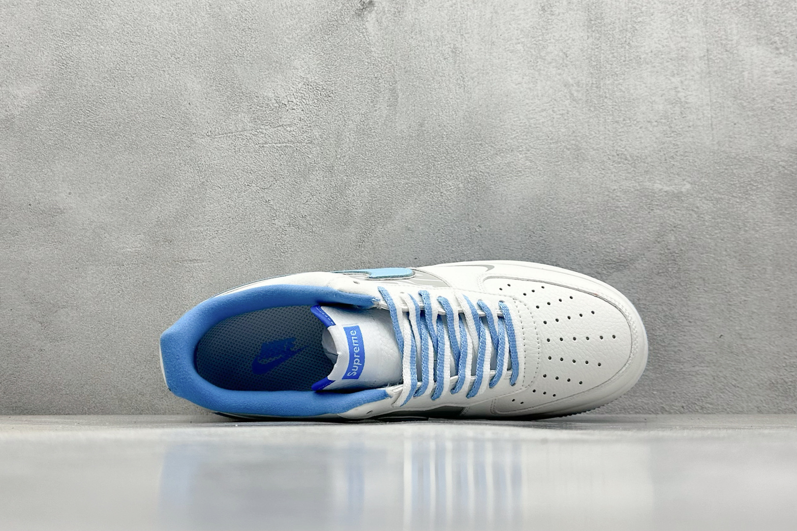  
Nike Air Force 1 Low 07 x Supreme 白蓝灰小钩
原楦头原纸板 打造纯