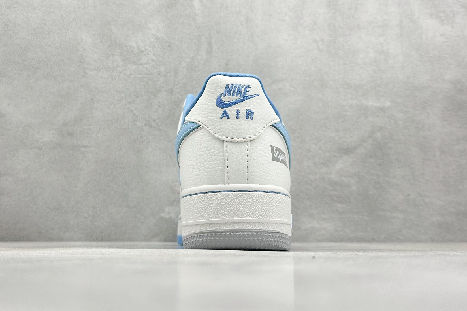  
Nike Air Force 1 Low 07 x Supreme 白蓝灰小钩
原楦头原纸板 打造纯