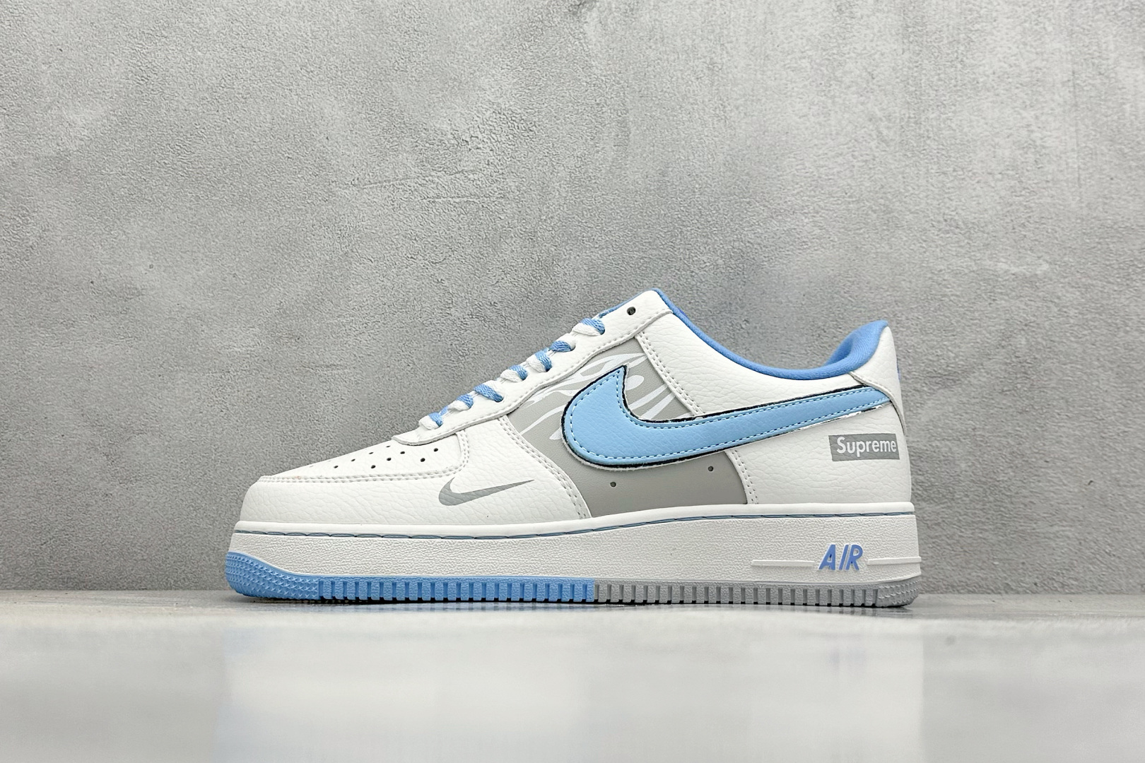  
Nike Air Force 1 Low 07 x Supreme 白蓝灰小钩
原楦头原纸板 打造纯