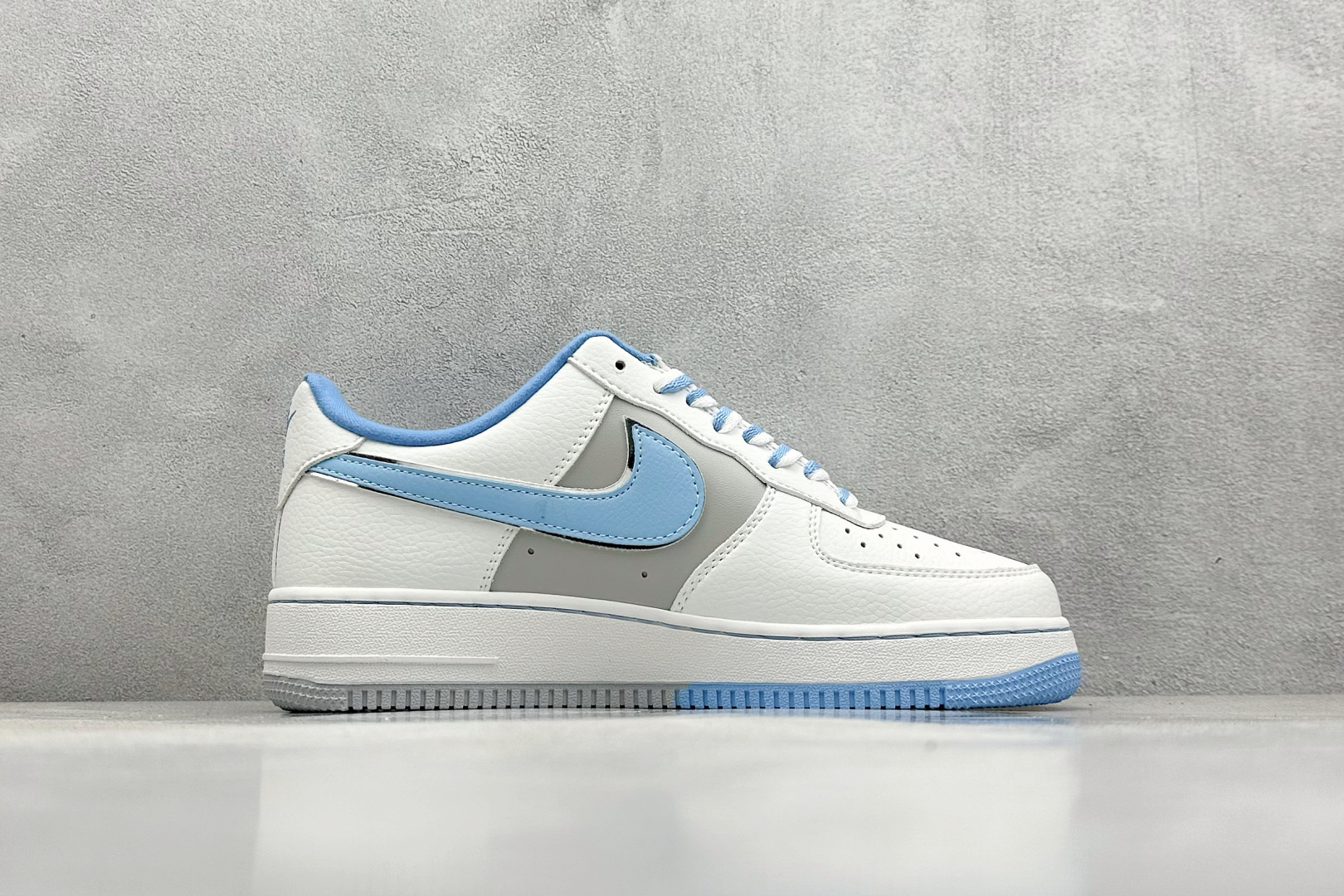  
Nike Air Force 1 Low 07 x Supreme 白蓝灰小钩
原楦头原纸板 打造纯