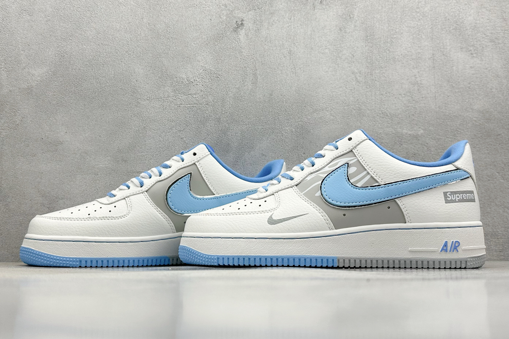  
Nike Air Force 1 Low 07 x Supreme 白蓝灰小钩
原楦头原纸板 打造纯