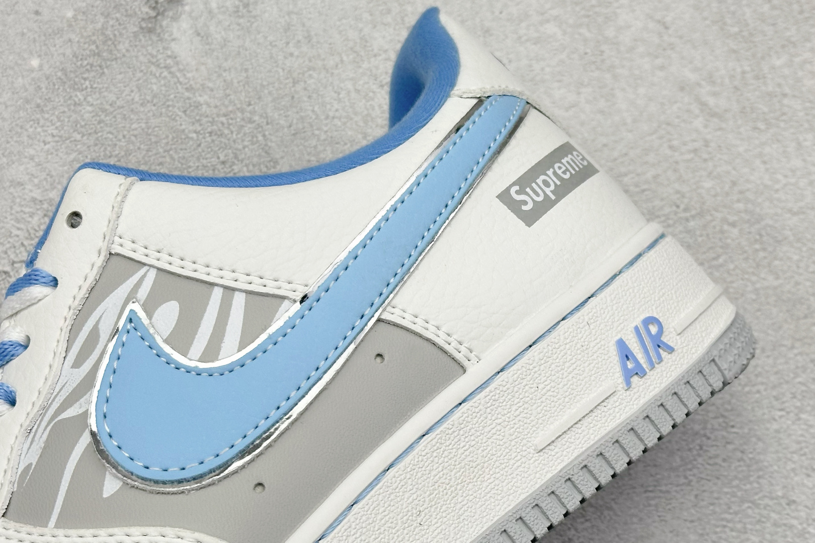  
Nike Air Force 1 Low 07 x Supreme 白蓝灰小钩
原楦头原纸板 打造纯