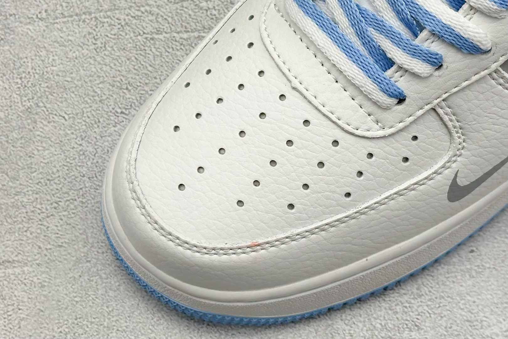  
Nike Air Force 1 Low 07 x Supreme 白蓝灰小钩
原楦头原纸板 打造纯