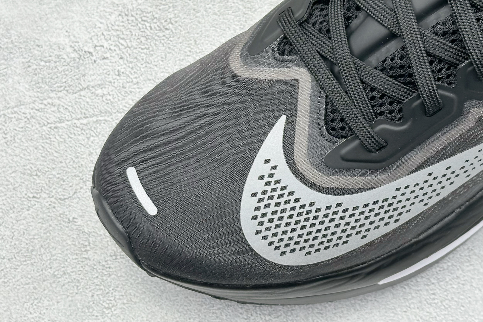  
Nike Zoom Fly 6 耐克超弹轻盈跑步鞋
#鞋款搭载 Flyknit 材料 打造出众弹性 