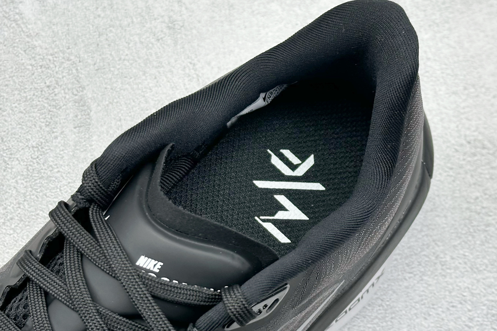  
Nike Zoom Fly 6 耐克超弹轻盈跑步鞋
#鞋款搭载 Flyknit 材料 打造出众弹性 