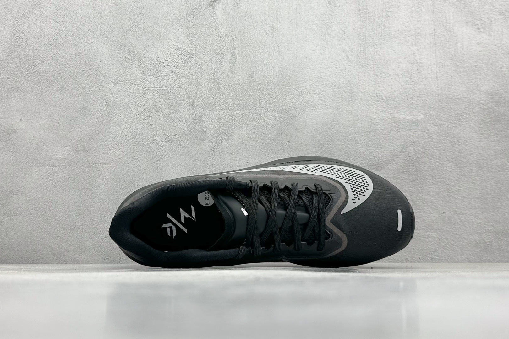  
Nike Zoom Fly 6 耐克超弹轻盈跑步鞋
#鞋款搭载 Flyknit 材料 打造出众弹性 