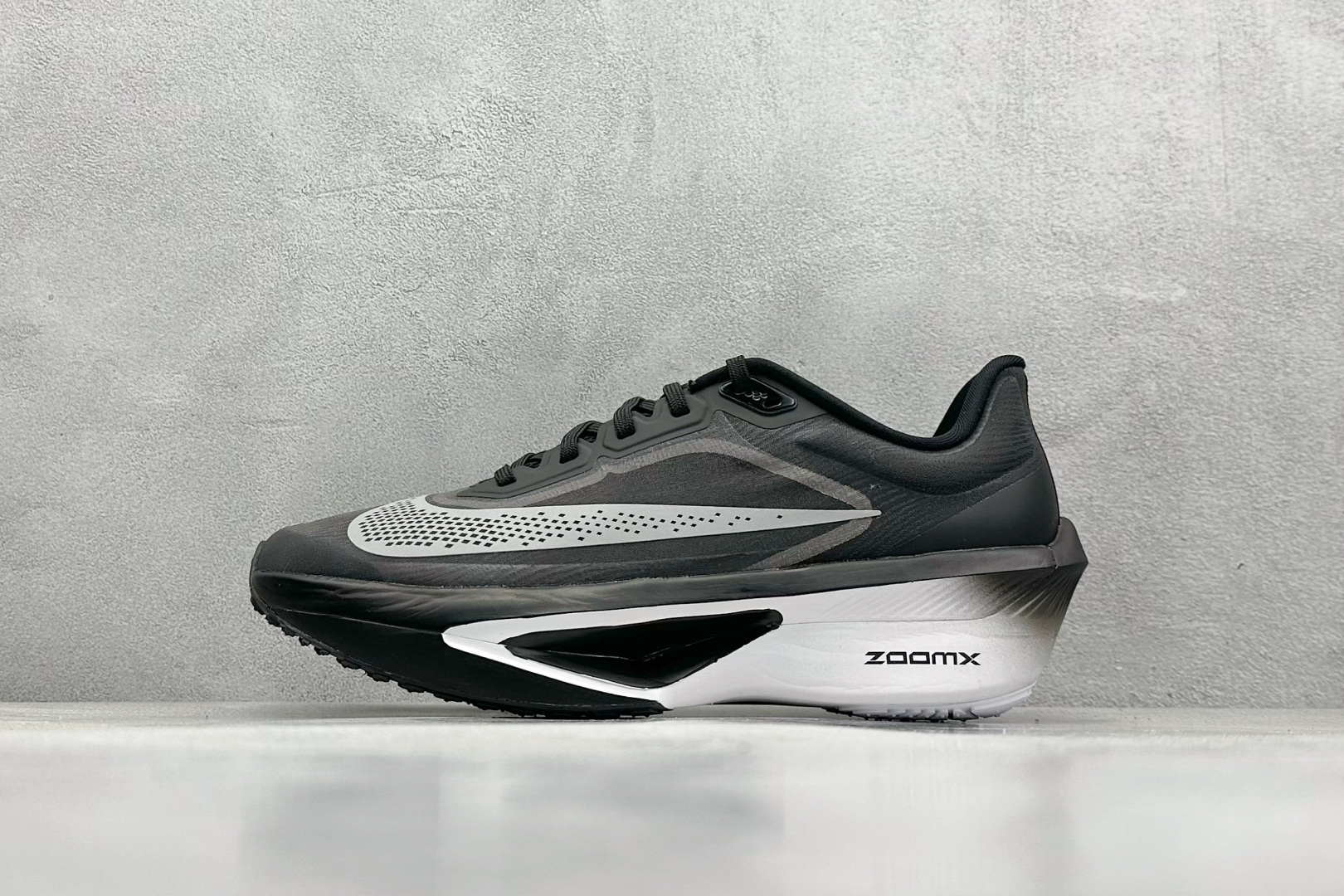  
Nike Zoom Fly 6 耐克超弹轻盈跑步鞋
#鞋款搭载 Flyknit 材料 打造出众弹性 