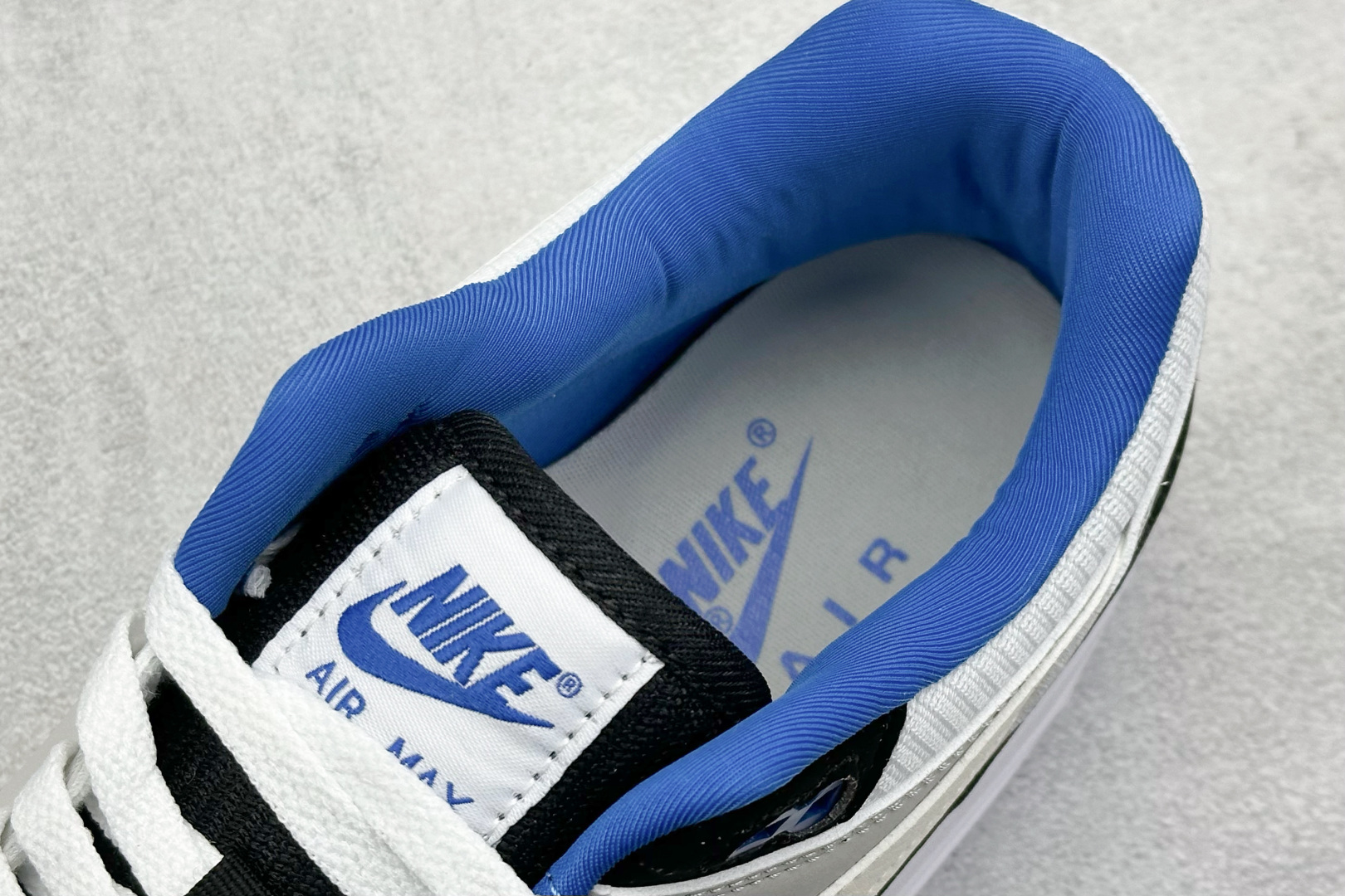  
Nike Air Max 1 白黑篮
复古休闲跑步鞋 官方同步上架
真标原盒 原底原面 正确版型 
