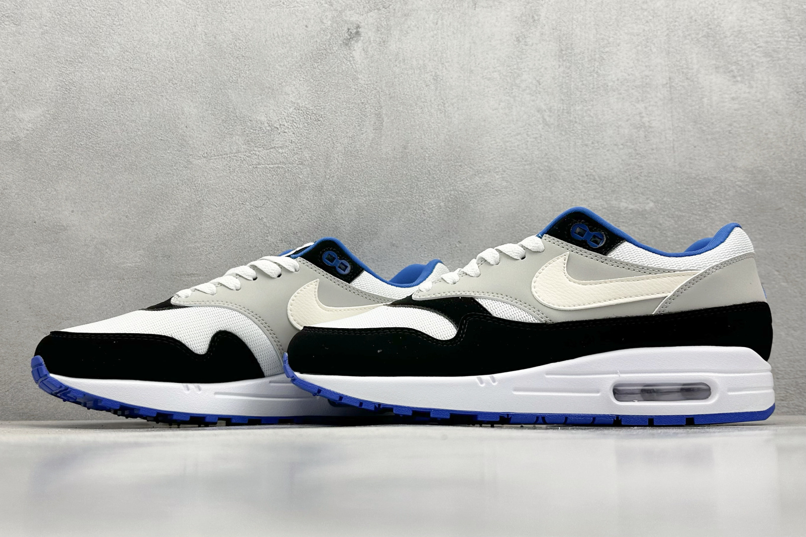  
Nike Air Max 1 白黑篮
复古休闲跑步鞋 官方同步上架
真标原盒 原底原面 正确版型 
