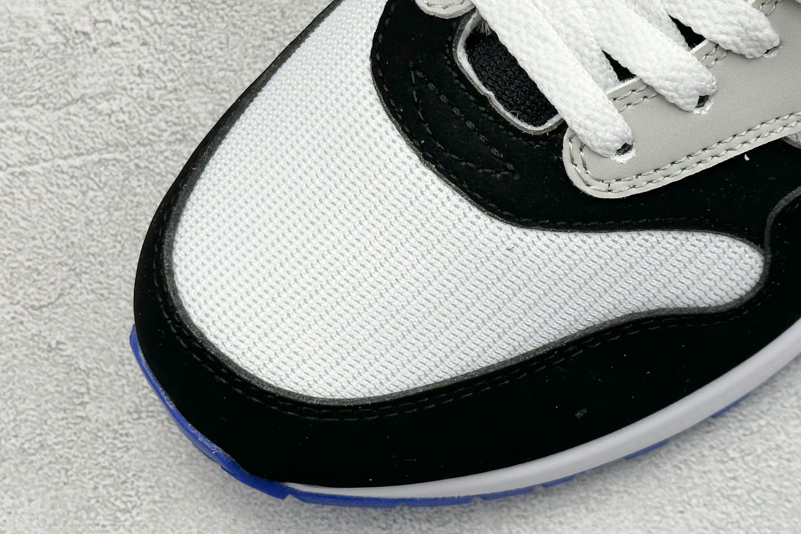  
Nike Air Max 1 白黑篮
复古休闲跑步鞋 官方同步上架
真标原盒 原底原面 正确版型 
