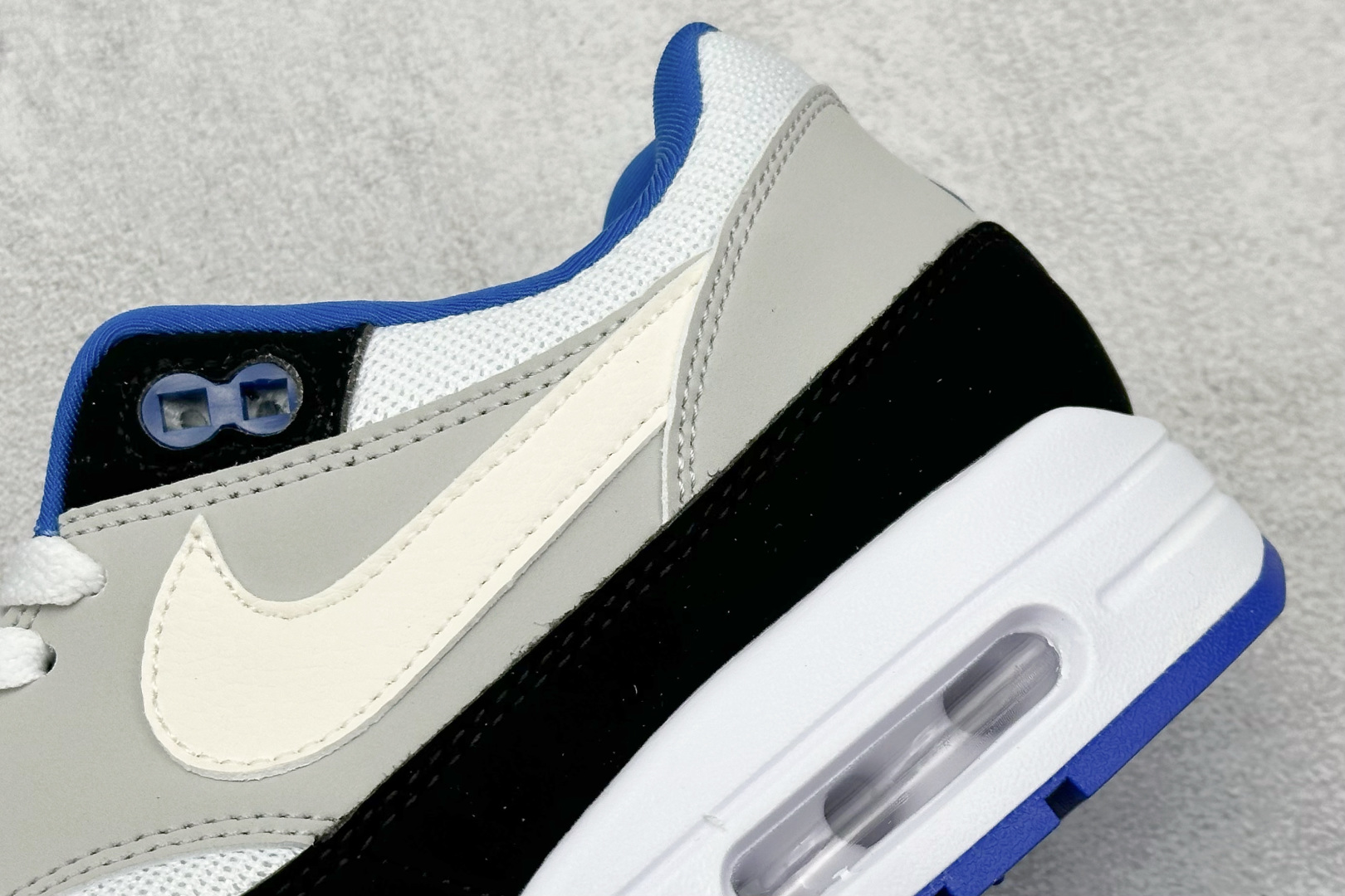  
Nike Air Max 1 白黑篮
复古休闲跑步鞋 官方同步上架
真标原盒 原底原面 正确版型 
