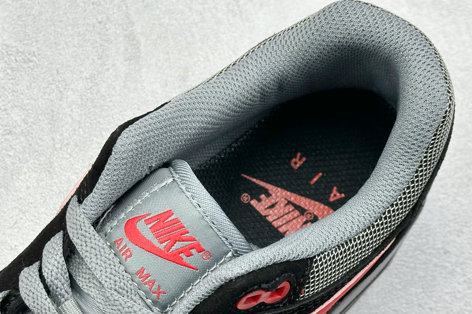  
Nike Air Max 1 黑红
复古休闲跑步鞋 官方同步上架
真标原盒 原底原面 正确版型 
原