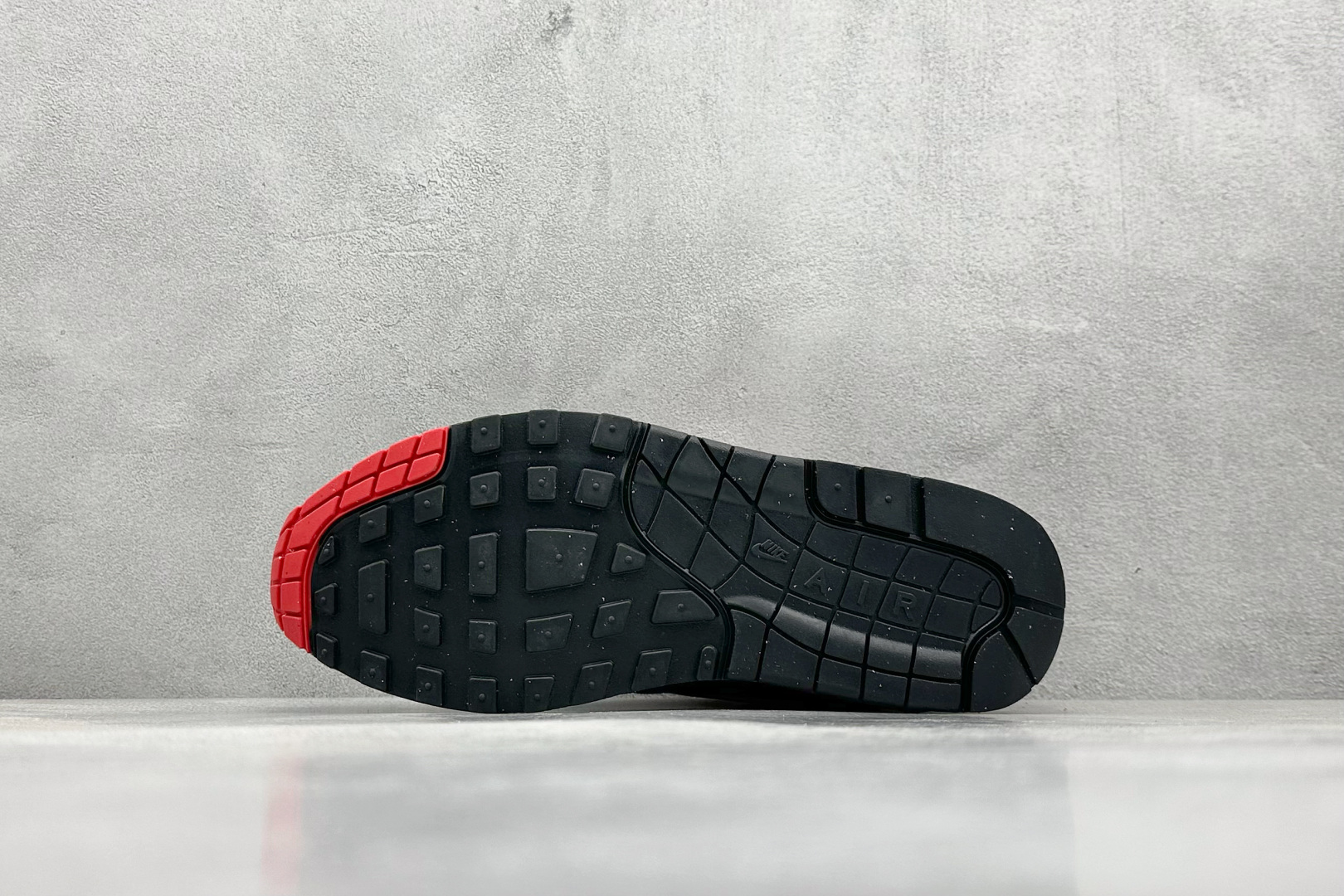  
Nike Air Max 1 黑红
复古休闲跑步鞋 官方同步上架
真标原盒 原底原面 正确版型 
原