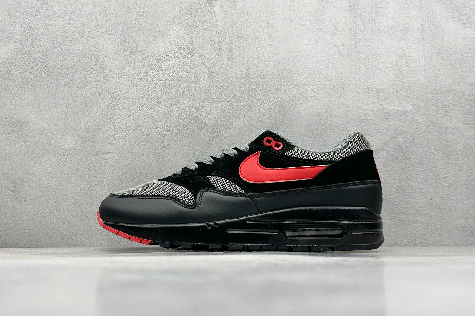  
Nike Air Max 1 黑红
复古休闲跑步鞋 官方同步上架
真标原盒 原底原面 正确版型 
原