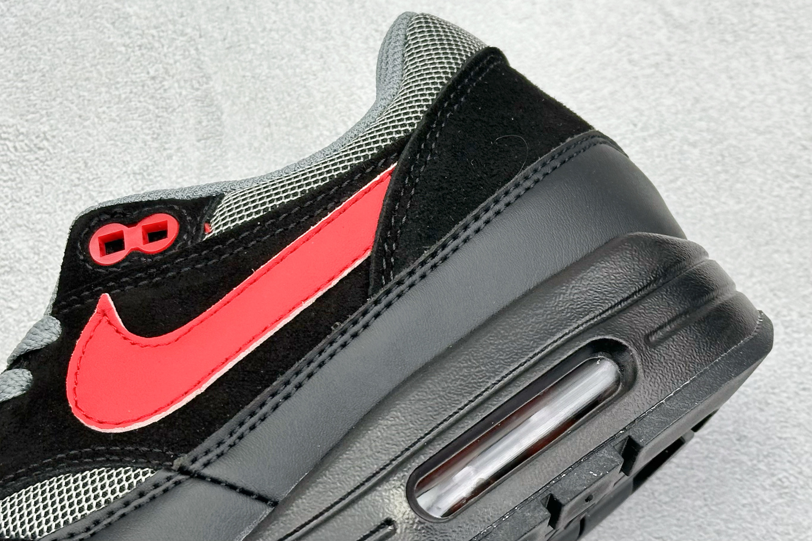  
Nike Air Max 1 黑红
复古休闲跑步鞋 官方同步上架
真标原盒 原底原面 正确版型 
原