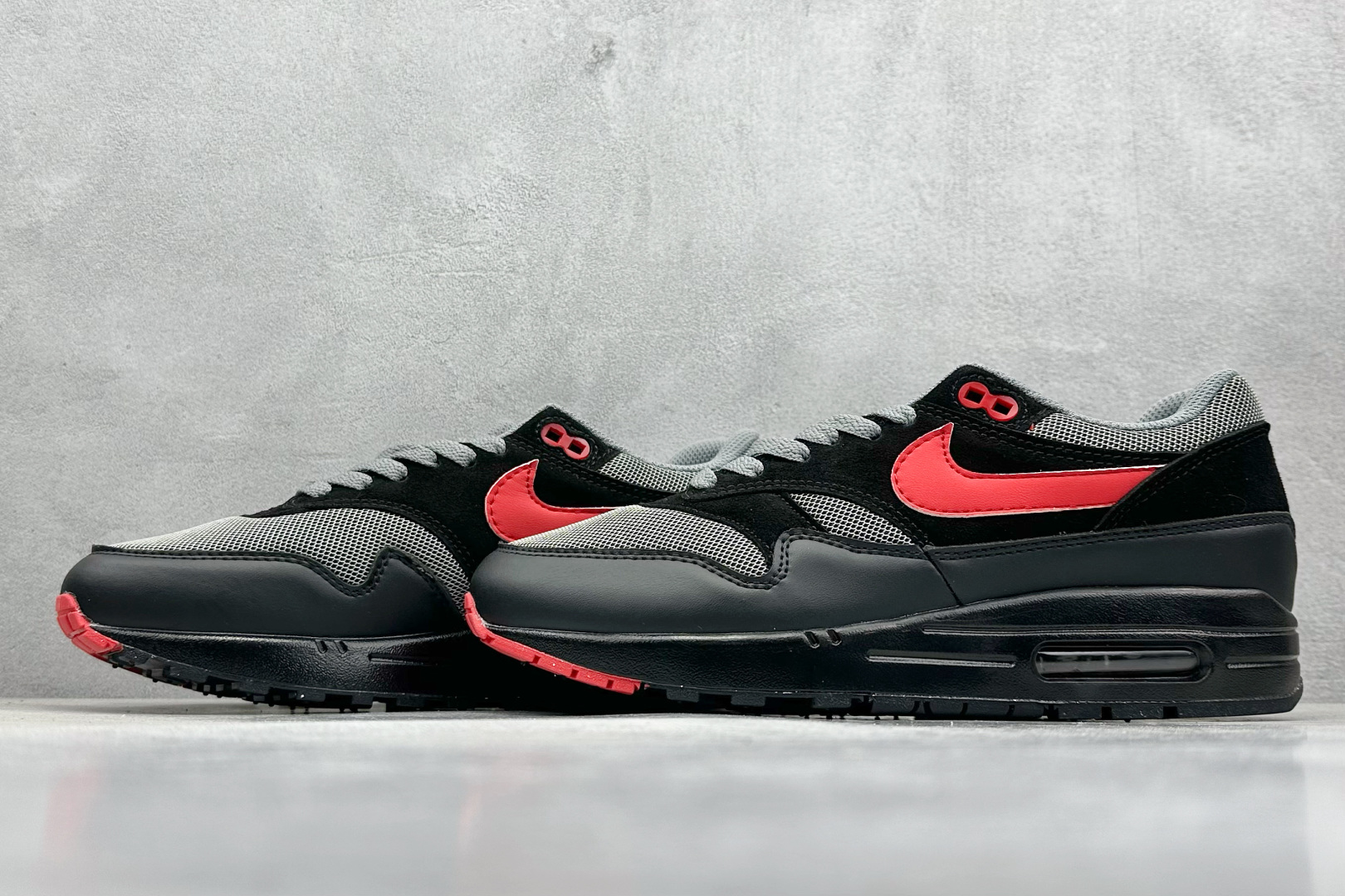  
Nike Air Max 1 黑红
复古休闲跑步鞋 官方同步上架
真标原盒 原底原面 正确版型 
原