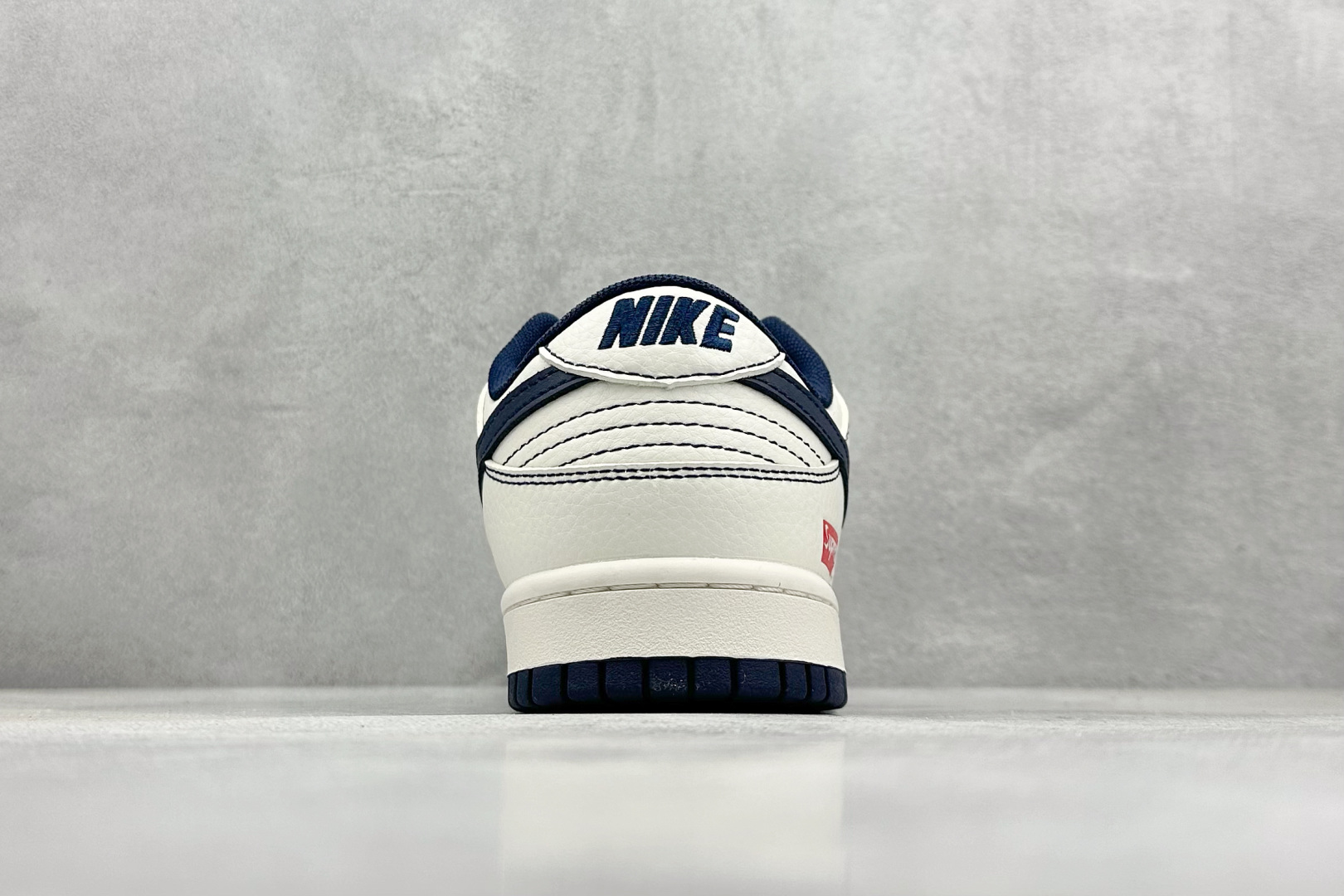  终端放店
XC版 NIKE SB Dunk Low x Supreme 白蓝双小钩
性价比天花板 极力