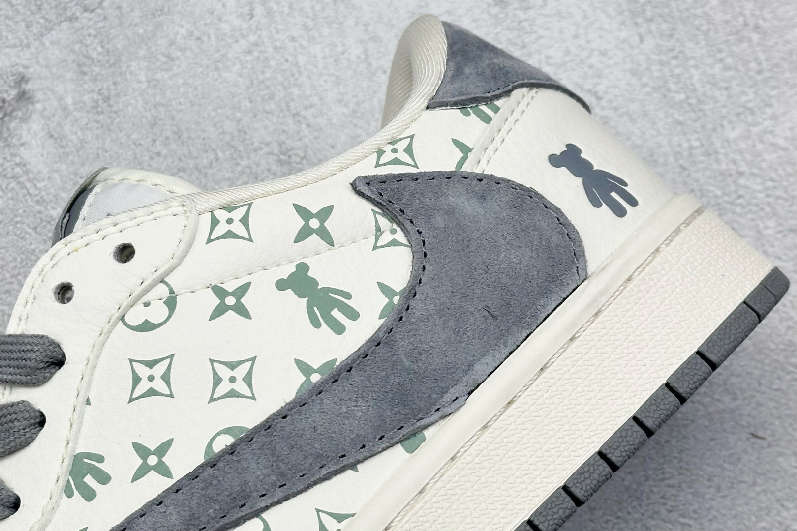 终端放店
XC版 Travis Scott x Nike Air Jordan 1 Low x GLO