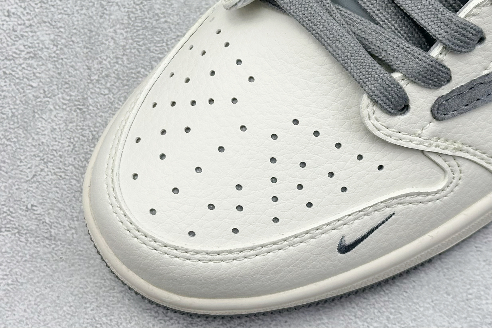 终端放店
XC版 Travis Scott x Nike Air Jordan 1 Low x GLO