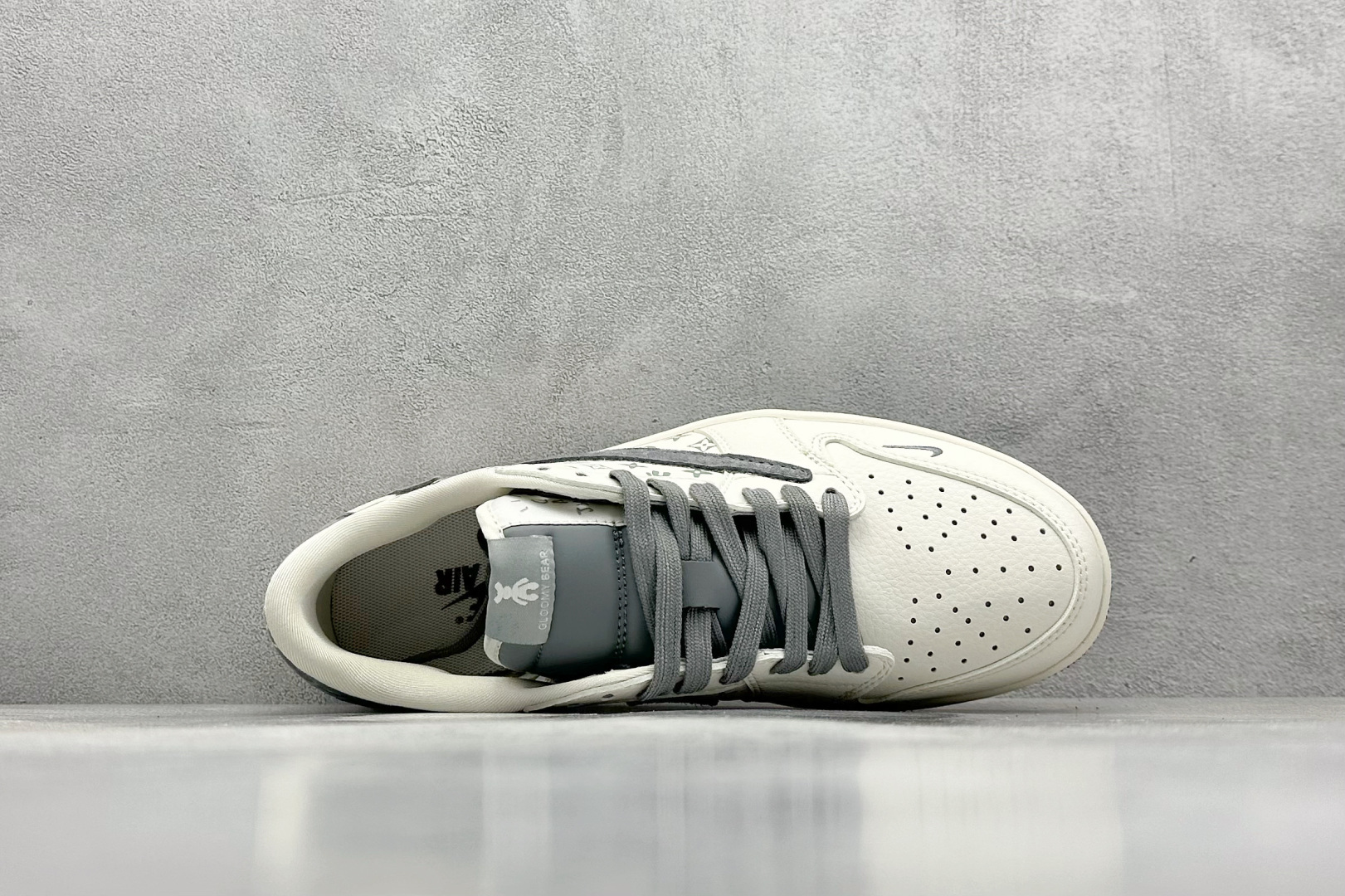 终端放店
XC版 Travis Scott x Nike Air Jordan 1 Low x GLO