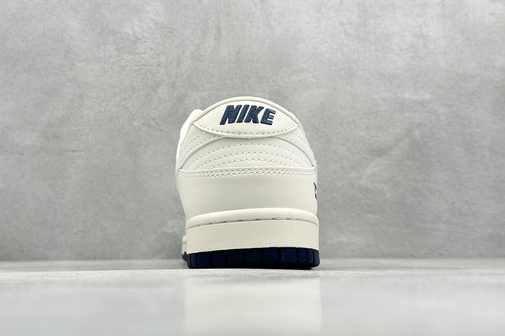  终端放店
XC版 Nike SB Dunk Low x Supreme 白蓝小钩
纯原大厂出品 极力推